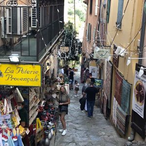 ruelle insolite Bormes les Mimosas côte d'Azur et pays Varois