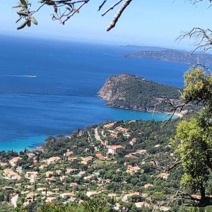 sur une crête en côte d'Azur et pays Varois