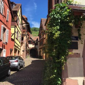 insolite ruelle à Kayserberg village préféré des français en 2017